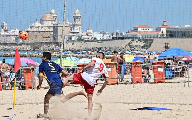 Uno de los partidos del pasado verano / FOTO: Eulogio García