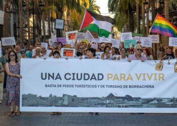 Cabecera de la marcha / FOTO: Las Tres Rosas