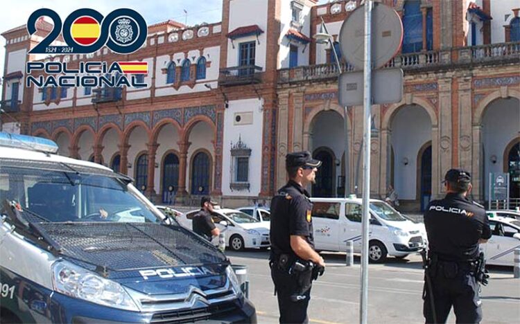 Presencia policial a las puertas de la estación / FOTO: Policía Nacional