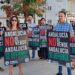 Posado de rigor con los carteles de la campaña / FOTO: Adelante Andalucía