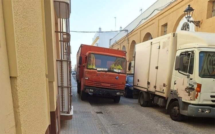 Las estrechas vías del centro hacen complicada la convivencia del tráfico y el peatón / FOTO: Ayto.