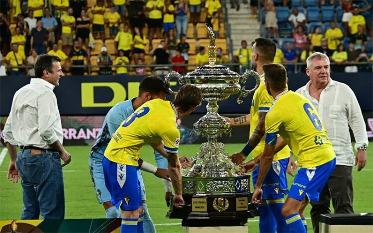 Levantando la copa en 2023 / FOTO: Eulogio García