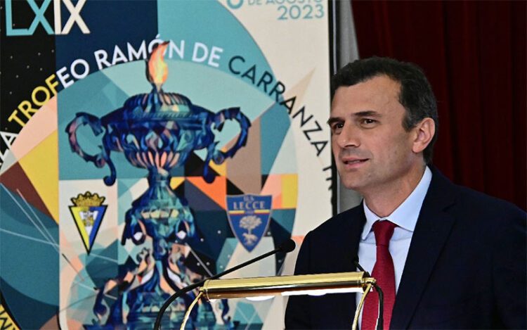 El alcalde durante la presentación del Trofeo de 2023 / FOTO: Eulogio García