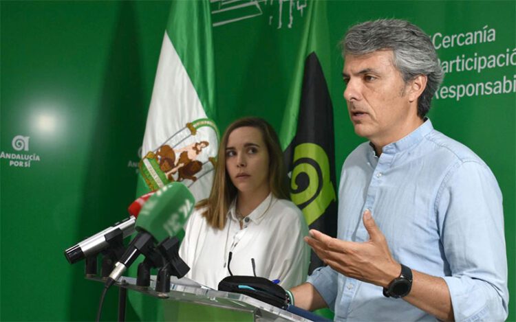 Vidal acompaña a Romero en una pasada rueda de prensa / FOTO: AxSí