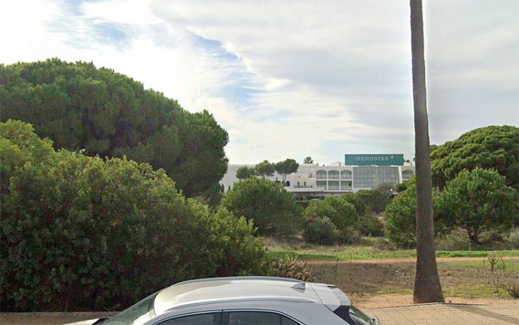 Uno de los hoteles del Novo, entre pinares y la playa