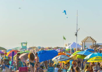 Una jornada de 'lleno' en la playa isleña / FOTO: Ayto.