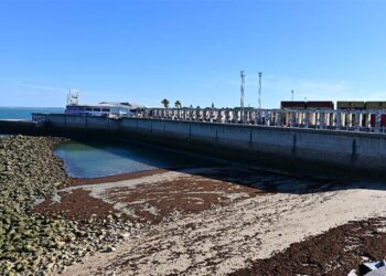 El arenal que se forma con marea baja junto a La Punta / FOTO: Eulogio García