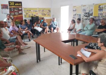 Reunión de vecinos en la que se decidió constituir la plataforma / FOTO: El Puerto Resiste