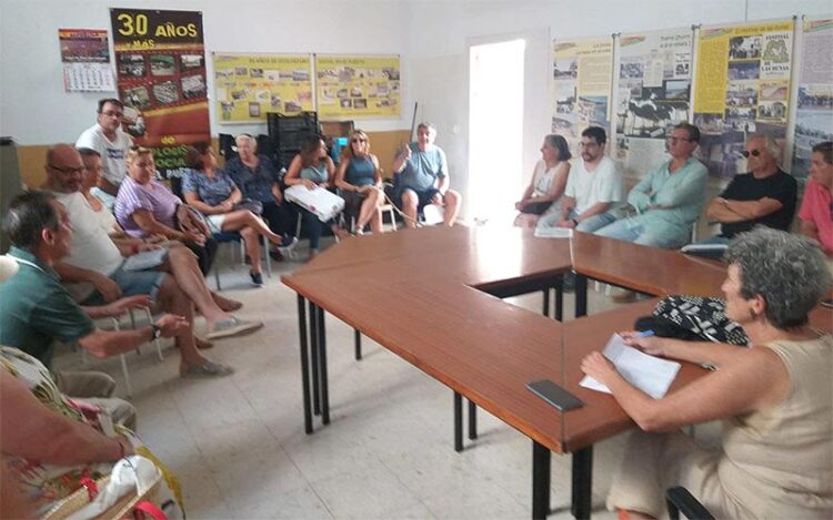 Reunión de vecinos en la que se decidió constituir la plataforma / FOTO: El Puerto Resiste