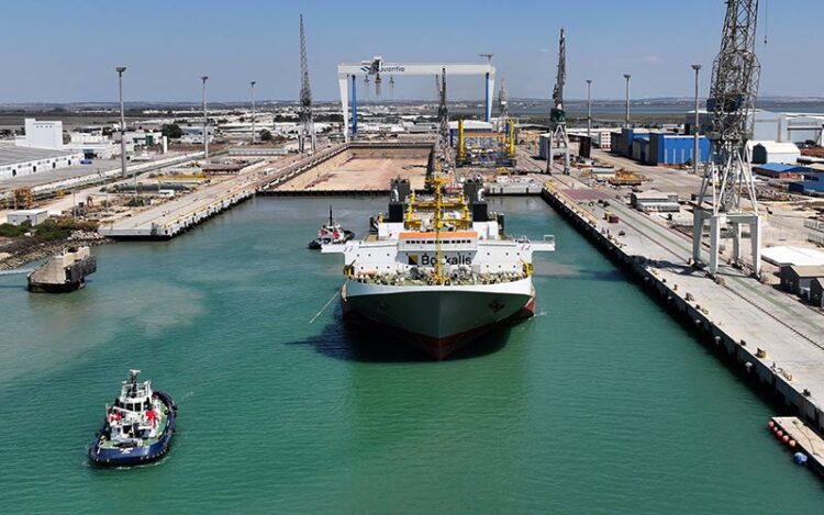 Operación de salida de las estructuras desde Matagorda / FOTO: Navantia