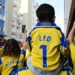 Aficionados recibiendo al autobús en los alrededores del estadio / FOTO: Eulogio García