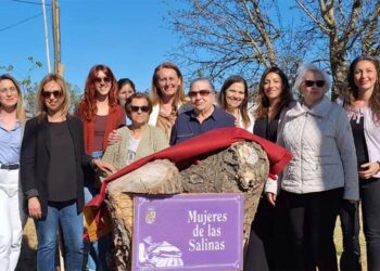 La alcaldesa participando meses atrás en el homenaje a 'Mujeres de las Salinas' / FOTO: Ayto.