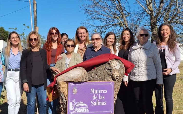 La alcaldesa participando meses atrás en el homenaje a 'Mujeres de las Salinas' / FOTO: Ayto.