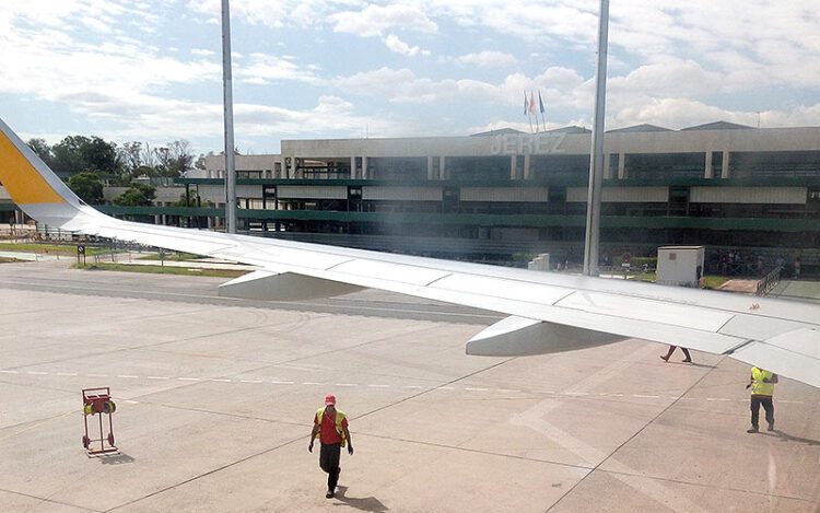 El aeropuerto jerezano desde la ventanilla de un avión / FOTO: DBC