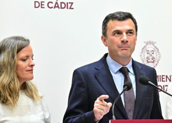 González junto al alcalde en una reciente rueda de prensa / FOTO: Eulogio García