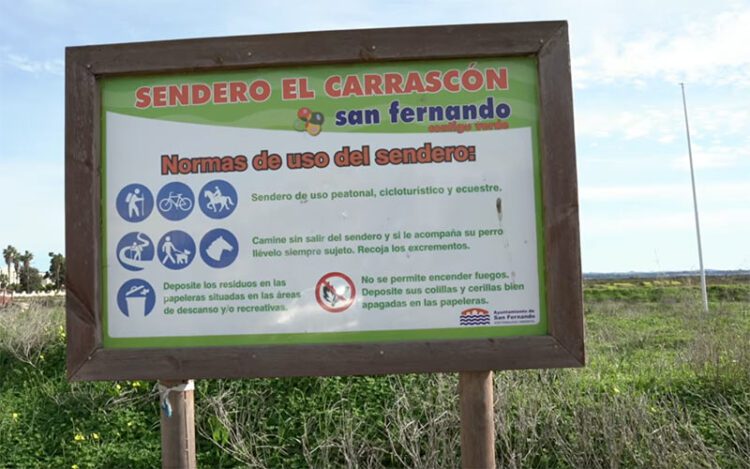 Cartel en una de las entradas al sendero / FOTO: Ayto.