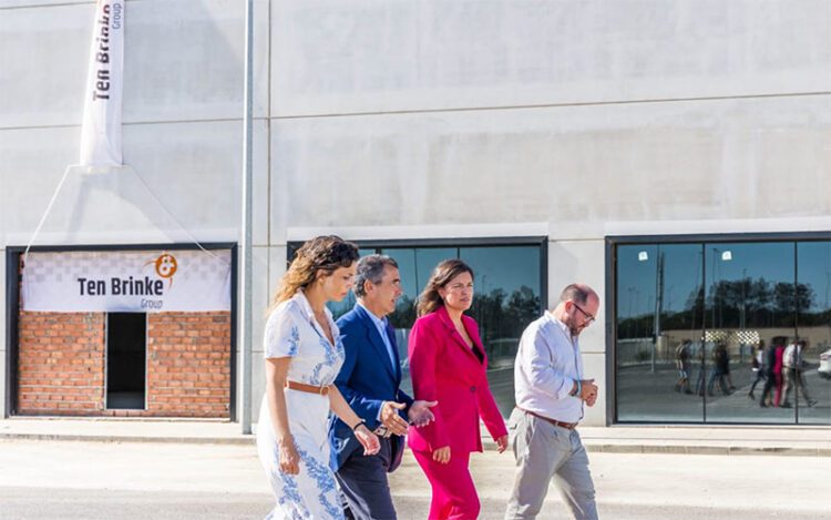 Paseando entre macronaves ya levantadas / FOTO: Ten Brinke