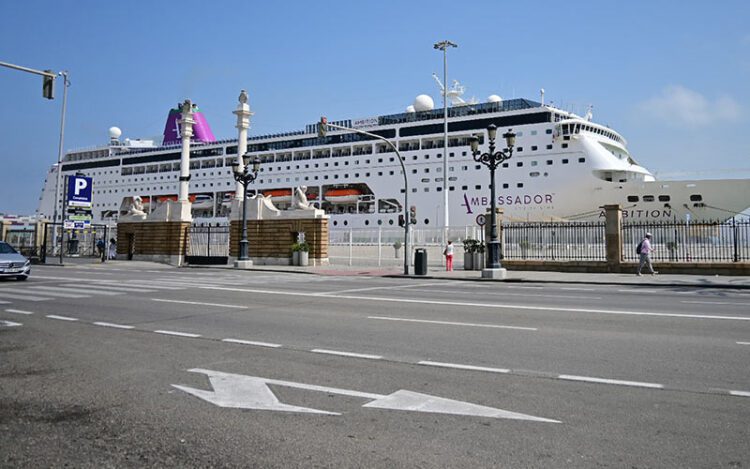 De la Cruz propone que se soterre la avenida del Puerto / FOTO: Eulogio García