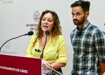 Garrón y De la Cruz compareciendo en el Ayuntamiento / FOTO: Eulogio García