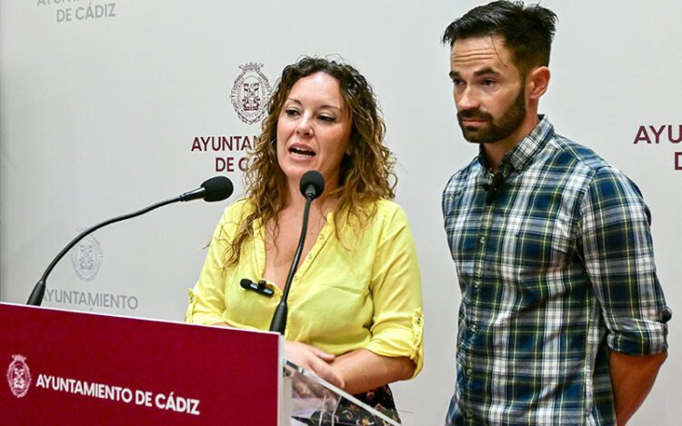 Garrón y De la Cruz compareciendo en el Ayuntamiento / FOTO: Eulogio García