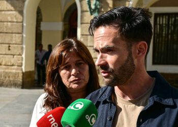 Fernández y De la Cruz atendiendo a la prensa / FOTO: Eulogio García