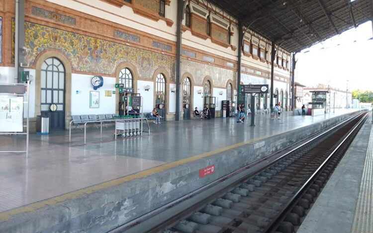 En los andenes de la estación jerezana / FOTO: DBC