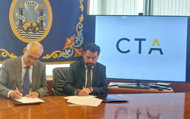 Escenificando la firma del protocolo de colaboración / FOTO: CTA