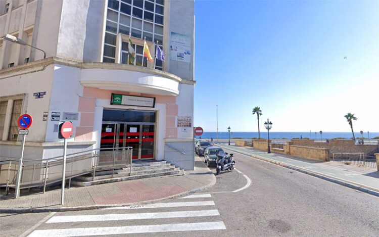 Entrada al IES Columela, el instituto más antiguo de Cádiz