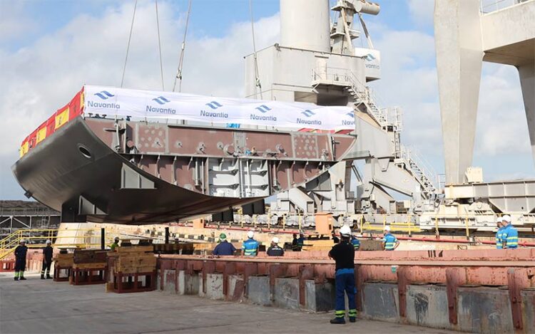 Un momento de la operación de puesta de quilla / FOTO: Navantia