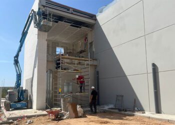 Actuando en el exterior del nuevo edificio / FOTO: Ayto.