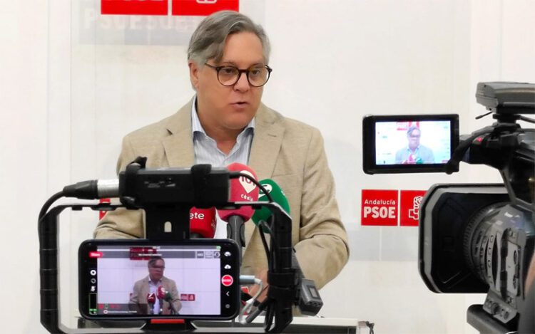 Torres compareciendo en la sede de Gaspar del Pino / FOTO: PSOE