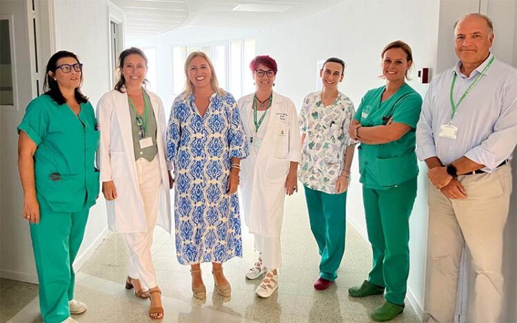 La delegada territorial de Salud durante su visita al área adecentada / FOTO: Junta