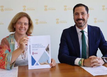 La concejala de turismo ha comparecido junto al representante de Q Innovate / FOTO: Ayto.