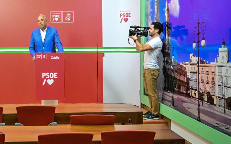 En una rueda de prensa en la sede del PSOE provincial / FOTO: Eulogio García