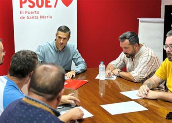 Reunión con el comité en la sede socialista / FOTO: PSOE