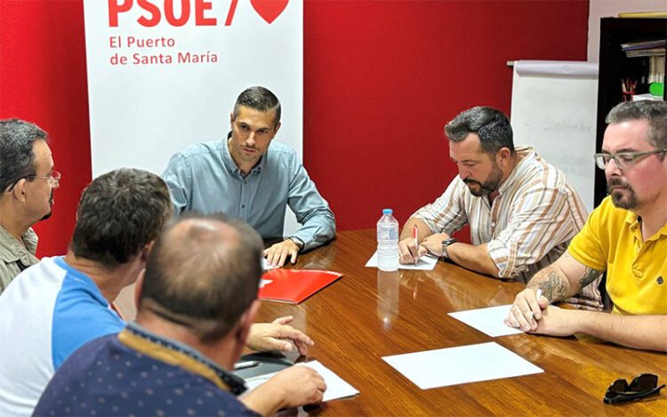 Reunión con el comité en la sede socialista / FOTO: PSOE