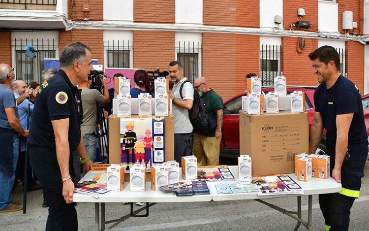 Un momento de la presentación de la campaña en plena calle en Loreto / FOTO: Eulogio García