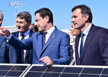 Moreno Bonilla junto al alcalde durante su visita a los nuevos pisos de Matadero / FOTO: Eulogio García