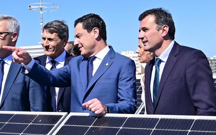 Moreno Bonilla junto al alcalde durante su visita a los nuevos pisos de Matadero / FOTO: Eulogio García