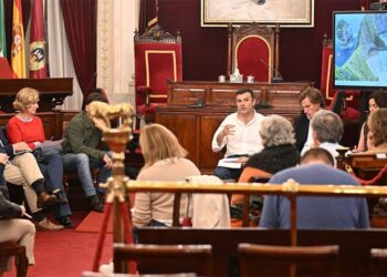 El alcalde presidiendo la reunión / FOTO: Ayto.