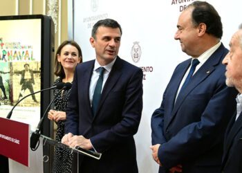 Presentando las líneas generales del congreso / FOTO: Eulogio García