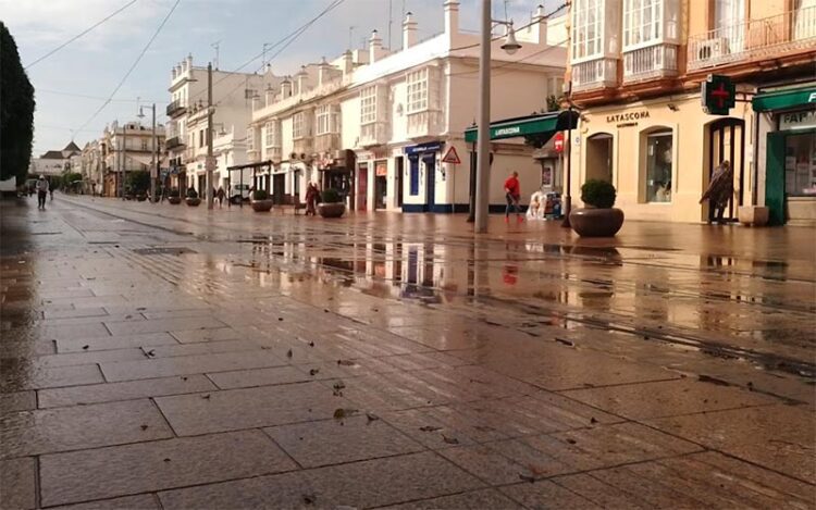 La calle Real tras horas lloviendo intensamente / FOTO: DBC