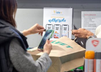 Comprando en una tienda adherida a la campaña en 2023 / FOTO: Diputación