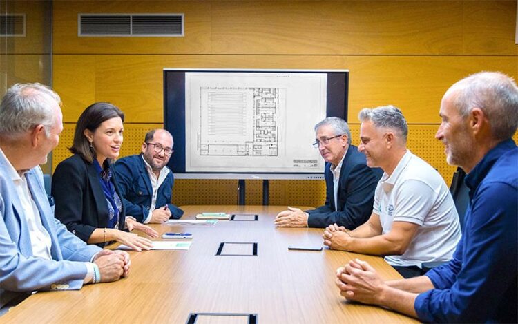 Un momento de la reunión con representantes del CN San Fernando / FOTO: Ayto.