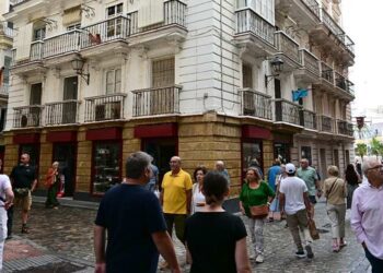 Un negocio histórico como la confitería El Pópulo también amenazada por el turismo / FOTO: Eulogio García