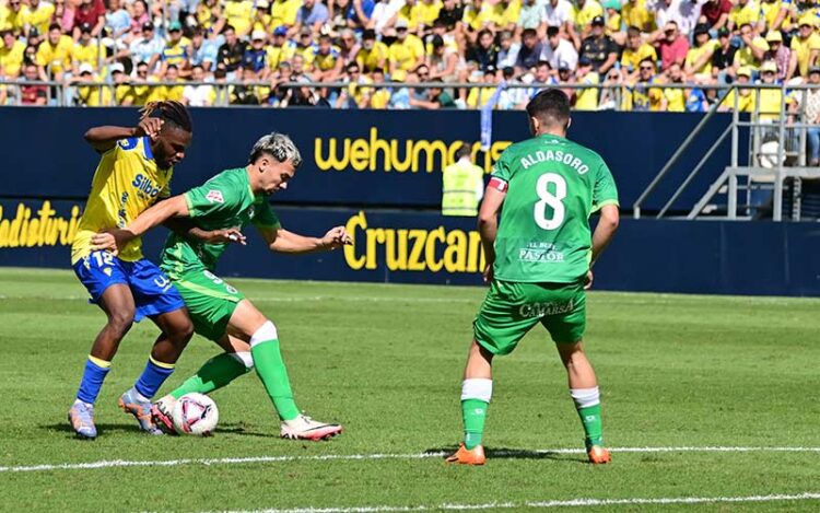 Kouamé luchando una pelota / FOTO: Eulogio García