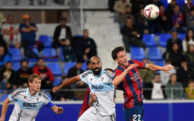 Fali, protagonista de otro penalti tonto / FOTO: Cádiz CF