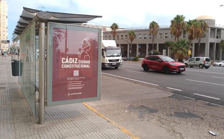 Parada de bus en la avenida a la altura de Cortadura / FOTO: DBC