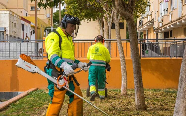 Operarios del servicio en plena faena / FOTO: Ayto.