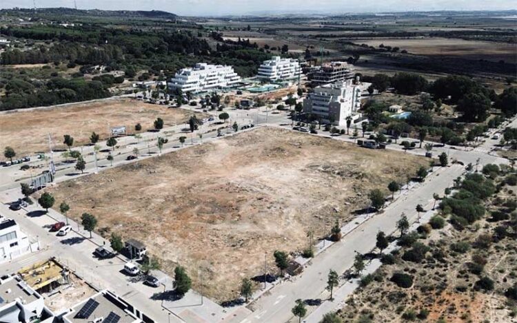 Parcelas listas en San José del Pino a la espera de ladrillos / FOTO: Ayto.